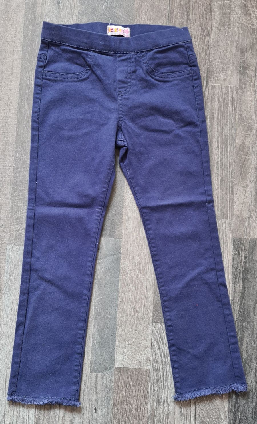 Tregginsy spodnie z miękkiego jeansu fioletowe strzępione nogawki rozm