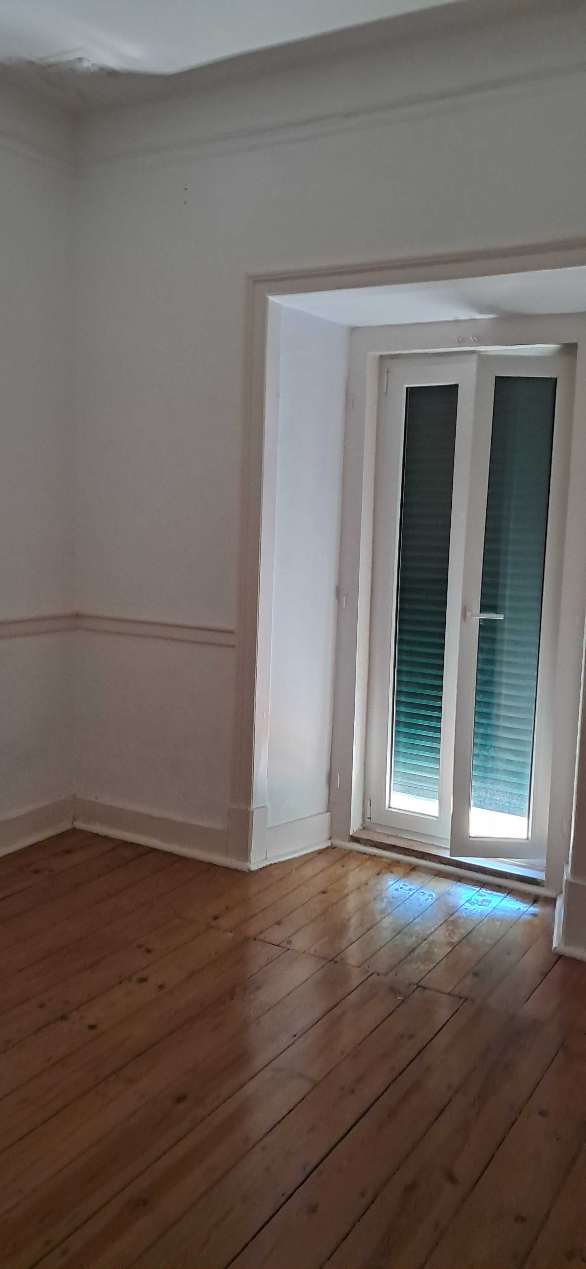 Arrenda-se  Apartamento no Campo Pequeno