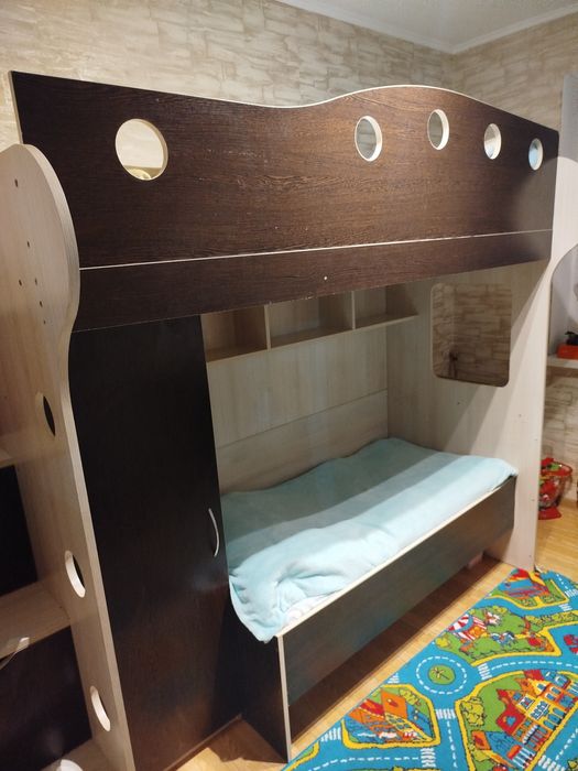 Ліжко, ліжко двоповерхове, ліжко-горище з шафою і сходами