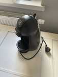 Czarny ekspres nescafe dolce gusto …………