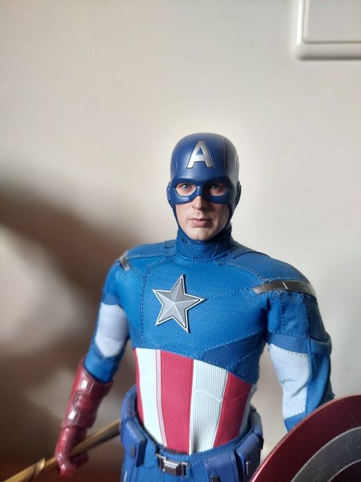 Hot Toys Captain America (2012 version)