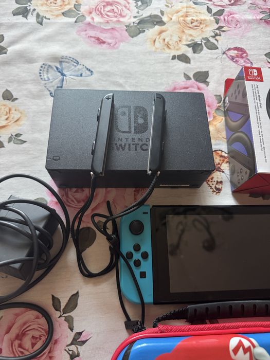 Nintendo Switch. Весь комплект на фото,в хорошому стані.