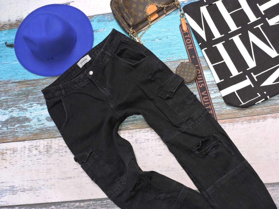 New Look Spodnie jeans mom wysoki stan dziury bojówki 40