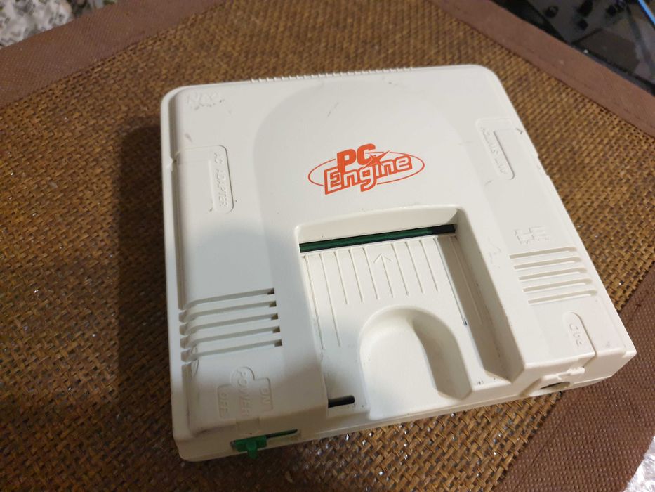 Ігрова консоль PC Engine білий колір під відновлення