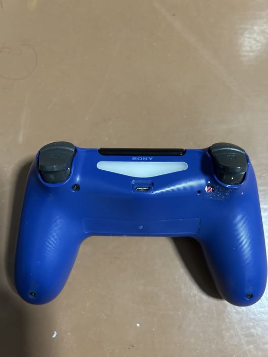 Джостик на PS4 в хорошем состоянии