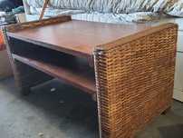 Mesa de apoio, em madeira
