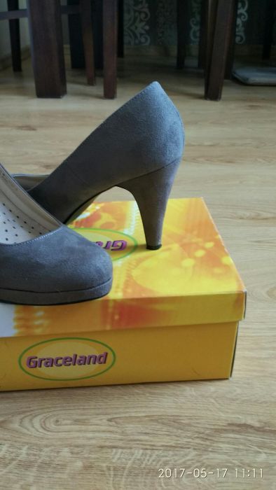 Buty rozmiar 39. Zamsz siwe.