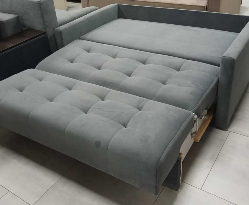 Невеликий диван розкладний вперед