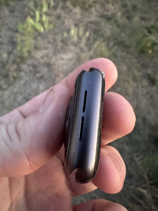 Цифровий годинник епл вотс se