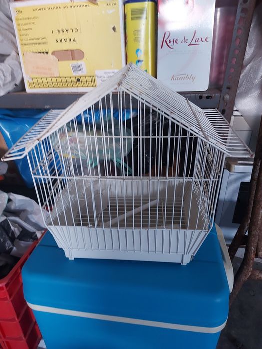 Gaiola pequena branca