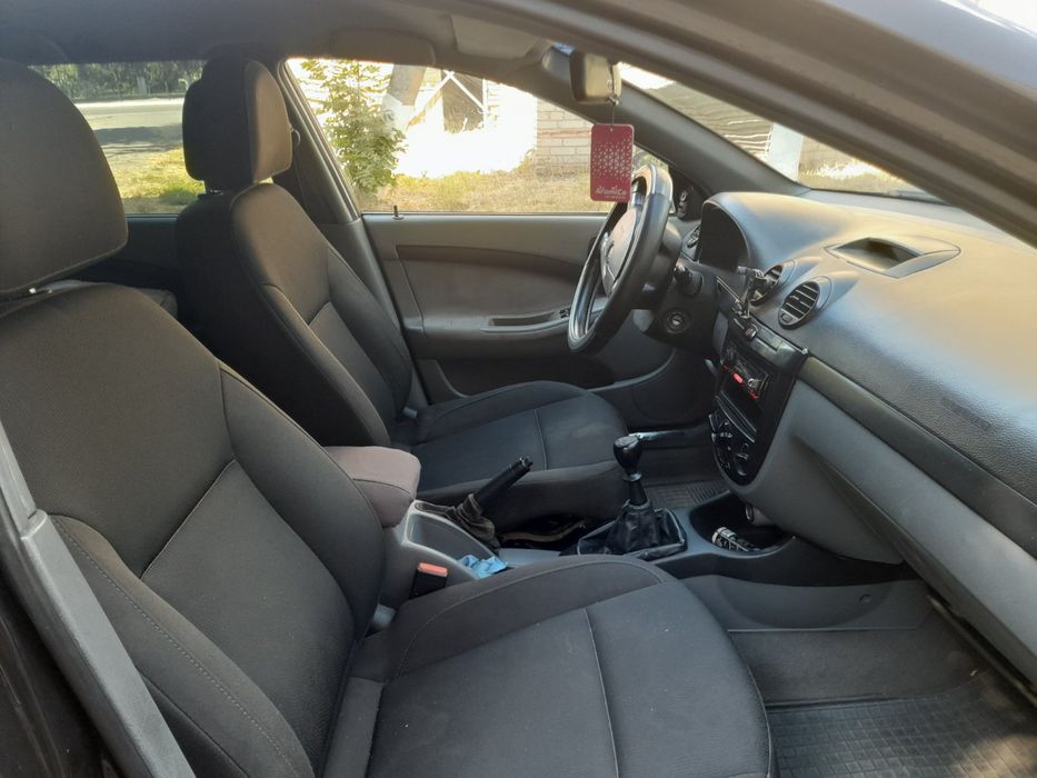 Шевролє Лачетті продам