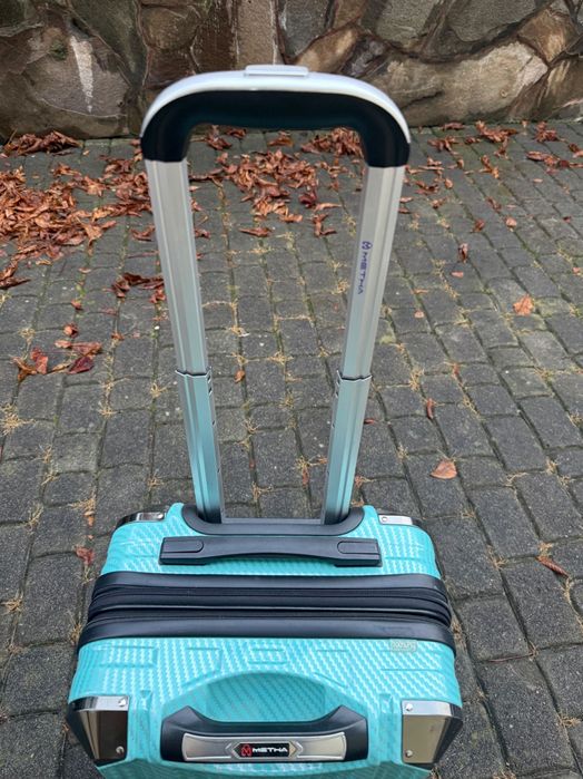 Чемодан средний зеленый