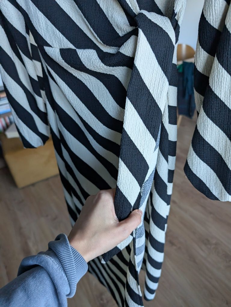 Sukienka w pasy kopertowa h&m r.S