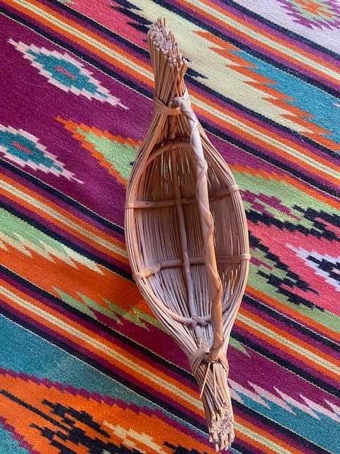 Kosz wiklinowy, typu łódka