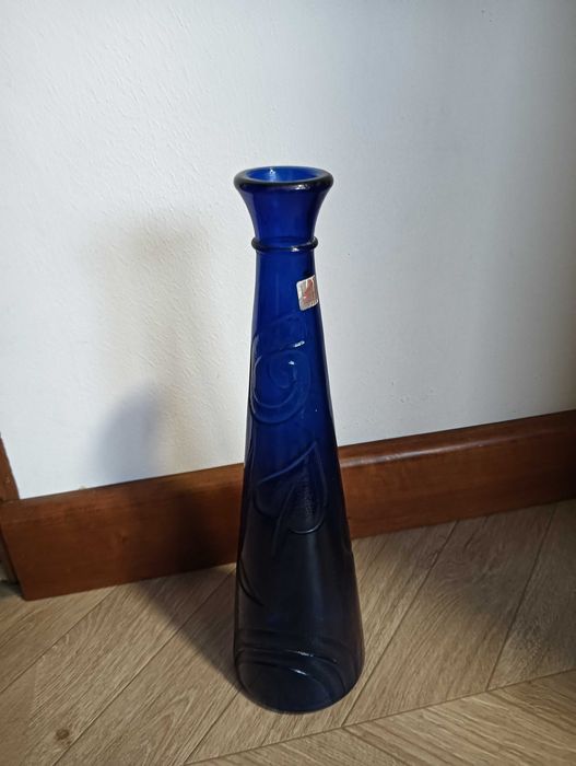 Szklana butelka wazon granatowy