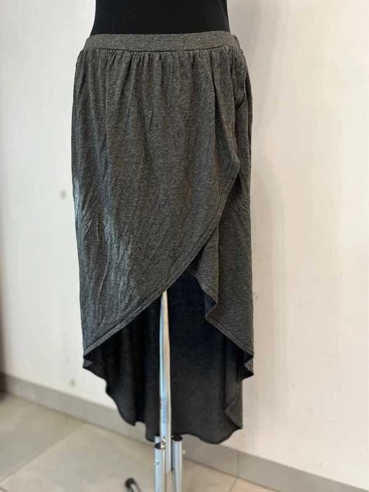 Spódnica ciemno-szara asymetryczna w sam raz na jesień (S/M)