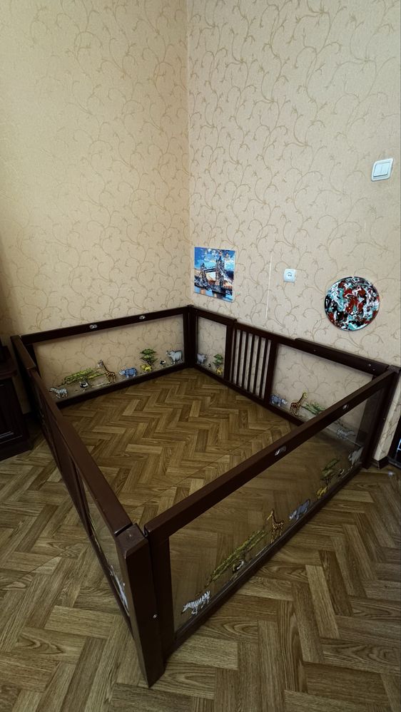 Продам манеж большой в хорошем состоянии из дерева