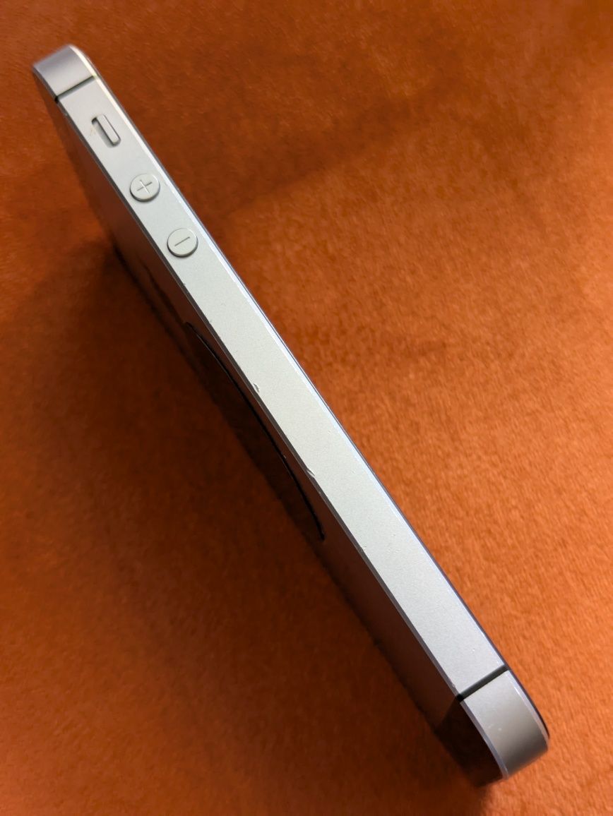iPhone SE 2016 stan bardzo dobry