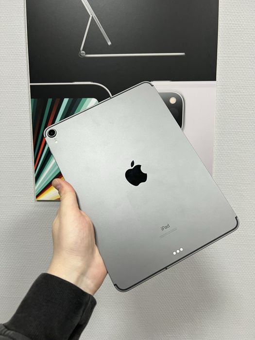 iPad Pro 11 2018 64GB + LTE Space на деталі