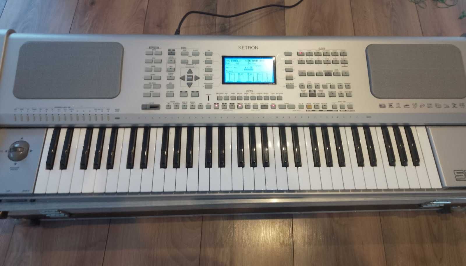 Sprzedam keyboard Ketron sd 5+ case