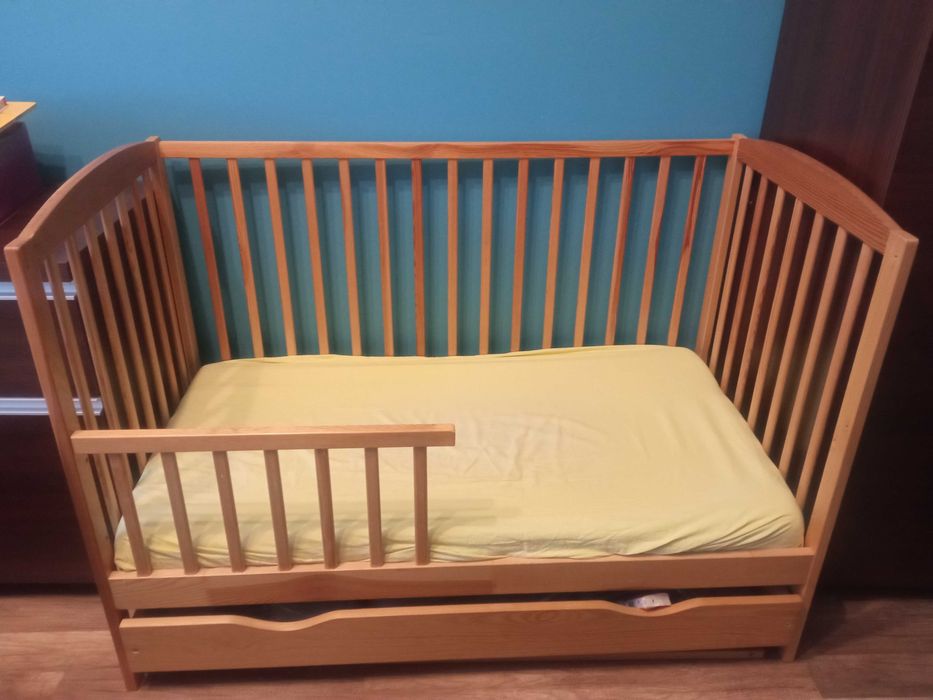 Łóżeczko 120x60 z szufladą, materacem i barierką