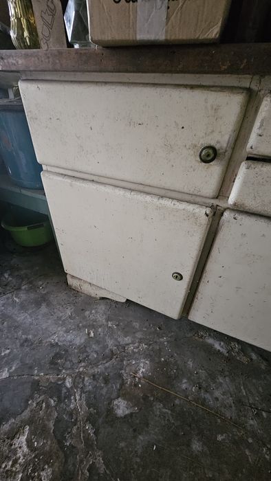 Stary kredens PRL Byfyj