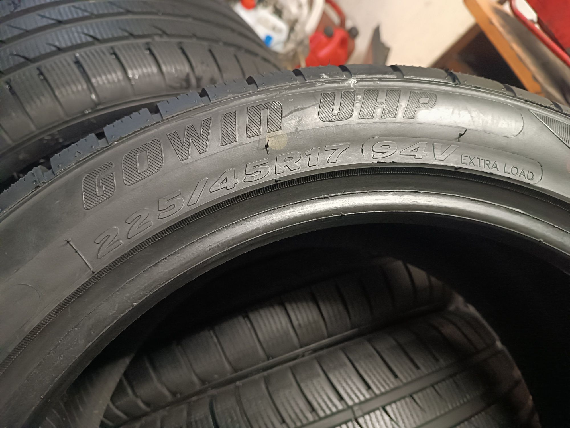 Sprzedam prawie nowe opony 225/45 r17 przejechane mają 100km