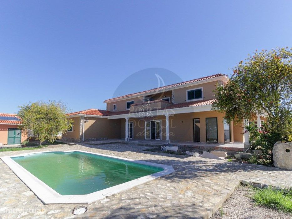 Quinta de 13.850 m2 c/ 9 Quartos, Piscina e Vista.