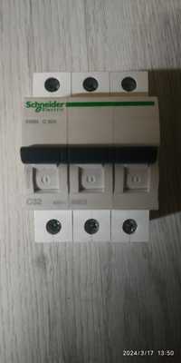 Wyłącznik nadprądowy Schneider  C32 Electric 400 V IP20 32 A