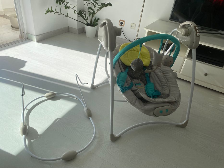 Baloiço com arco de jogos Babyswing VERTBAUDET   Como novo