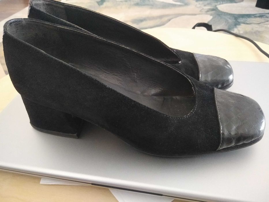 Sapato em pele e camurça preta