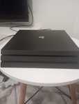 PlayStation 4 pro 1 TB, 2 pady, 5 gier, kamerka