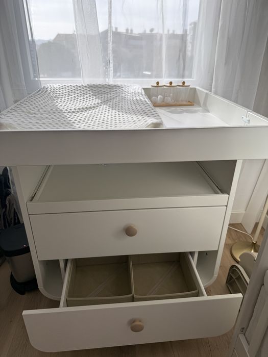 Berço de nenem + comoda + banheira