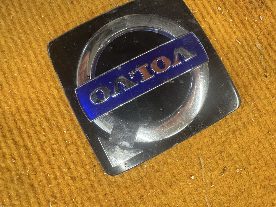 Emblemat volvo grill