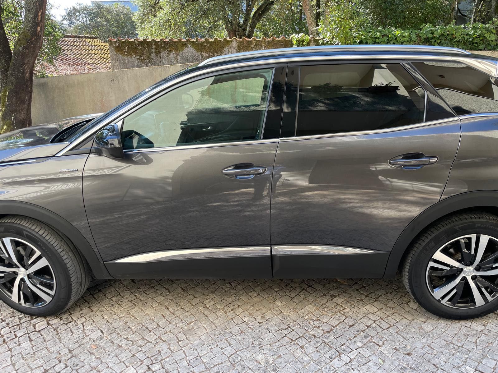 PEUGEOT 3008 em muito bom estado.