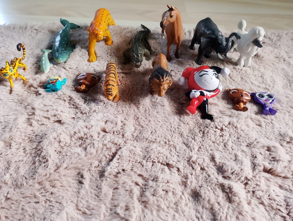 Sprzedam zabawki wraz z puzzlami