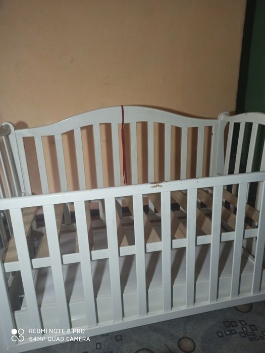 Продам кроватку 4 уровневую, с ящиками для белья, одежды. Цена 1500гр.