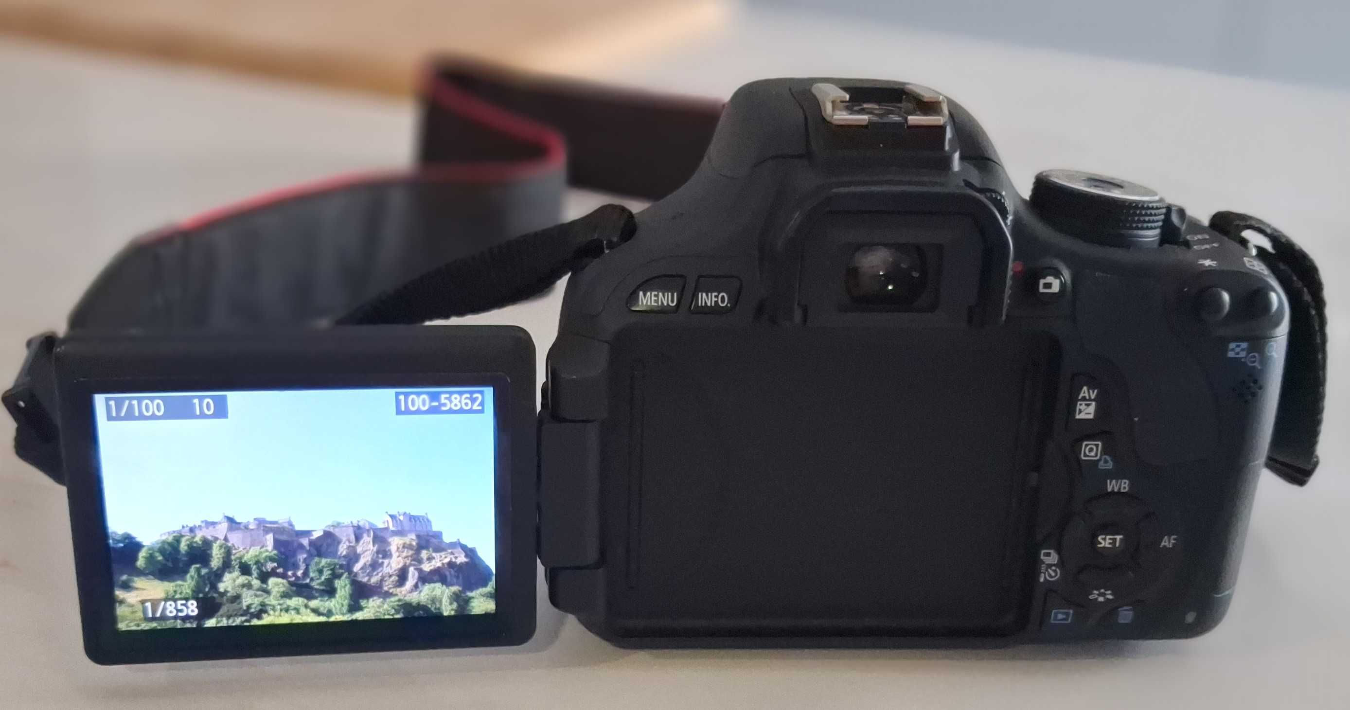 Canon EOS 600D EF-S 18-55 III Kit Reflex