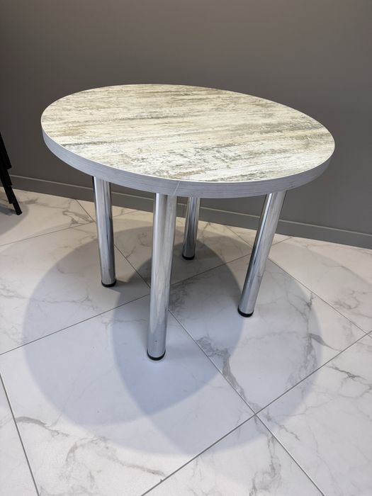 Круглий столик для офісу чи квартири