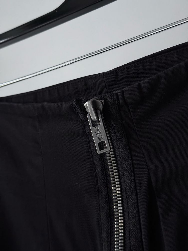 Czarna spódniczka mini z zamkiem DKNY Jeans wysoki stan