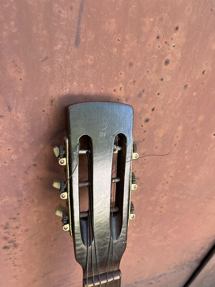 Gitara klasyczna z czasów PRLu