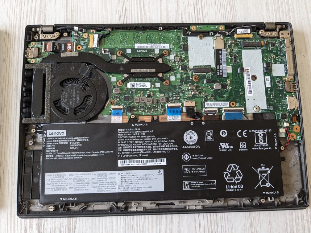 Lenovo ThinkPad  T490s   На запчастини або ремонт.