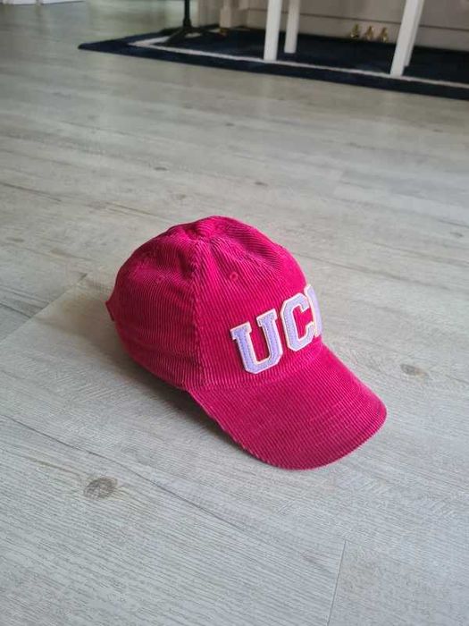 Boné cor de rosa da Benetton