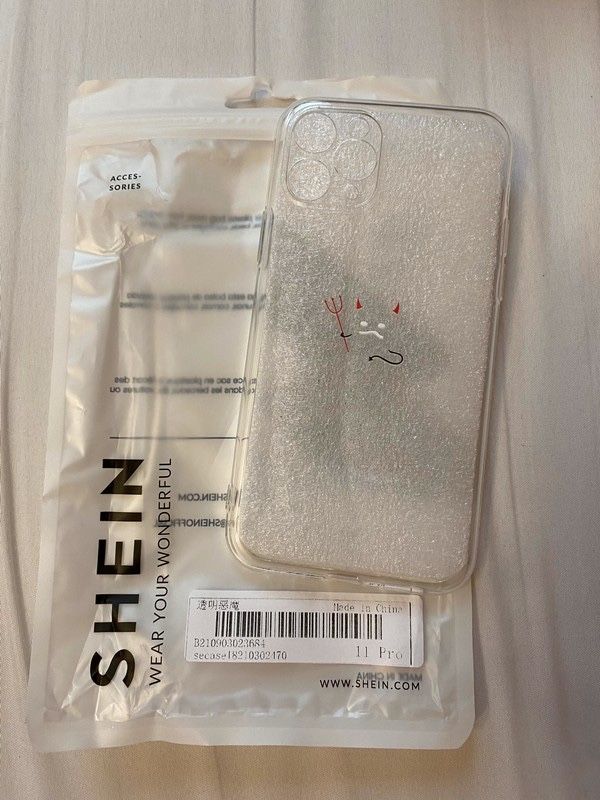 Shein case obudowa iPhone 11 pro przeźroczysta diabełek na jabłko