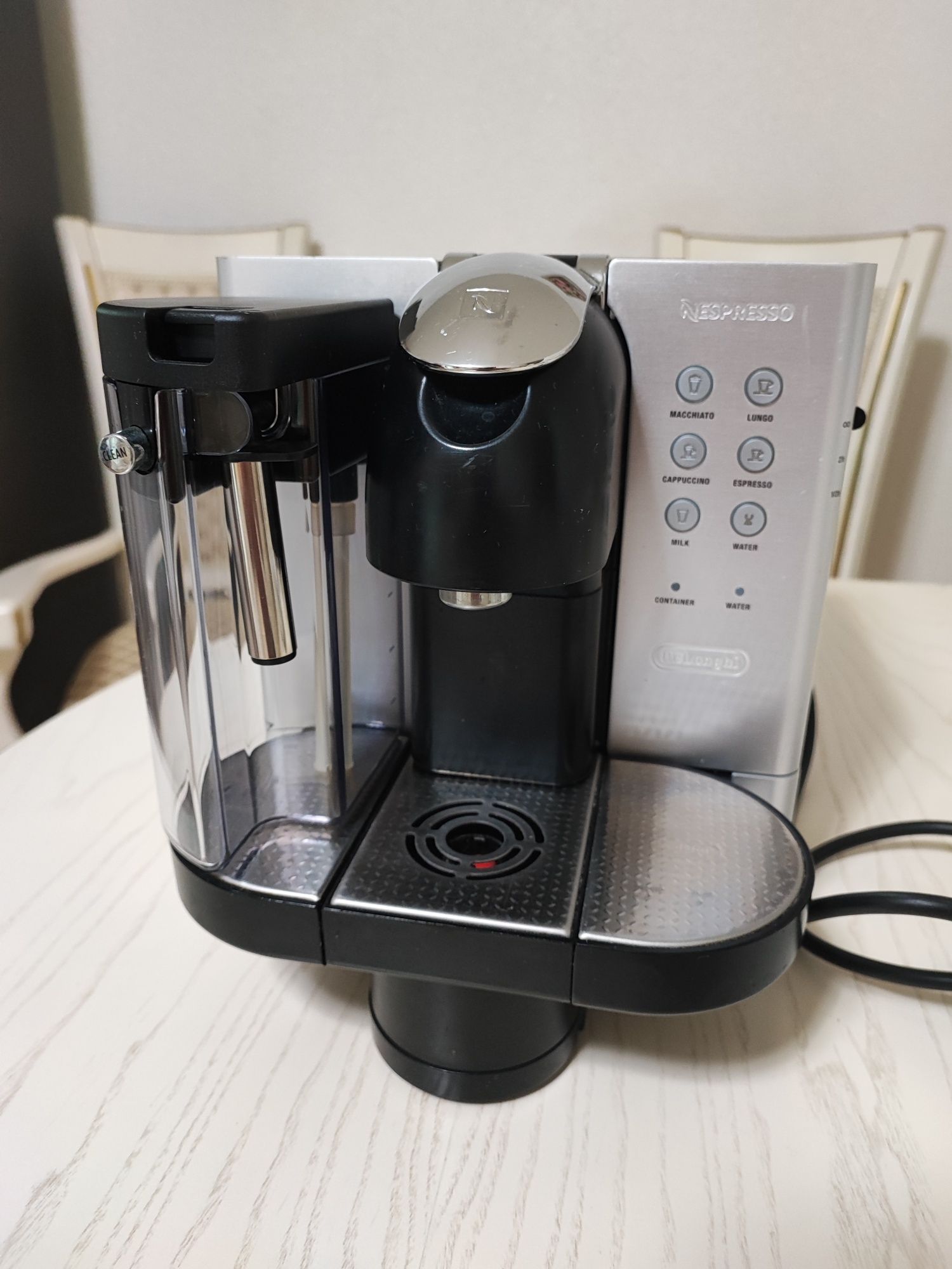 Кавомашина капсульна Delonghi Nespresso en720m