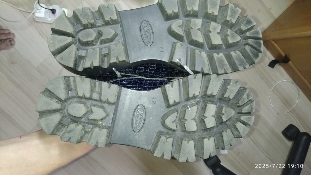 Туфлі полу ботинки осінні шкіряні жіночі 37 р