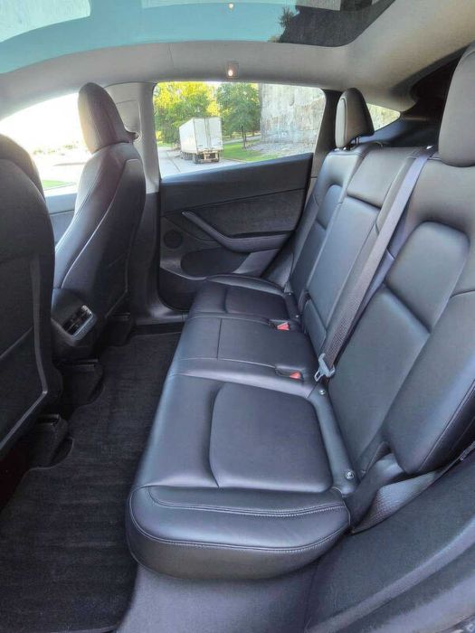 Tesla Model Y      2021