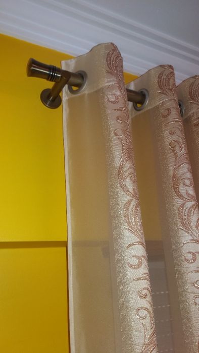 Cortinados bonitos , em bom estado