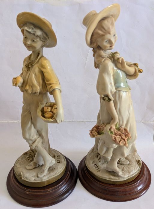 Estatuetas de marfinite assinadas por M.Pinto