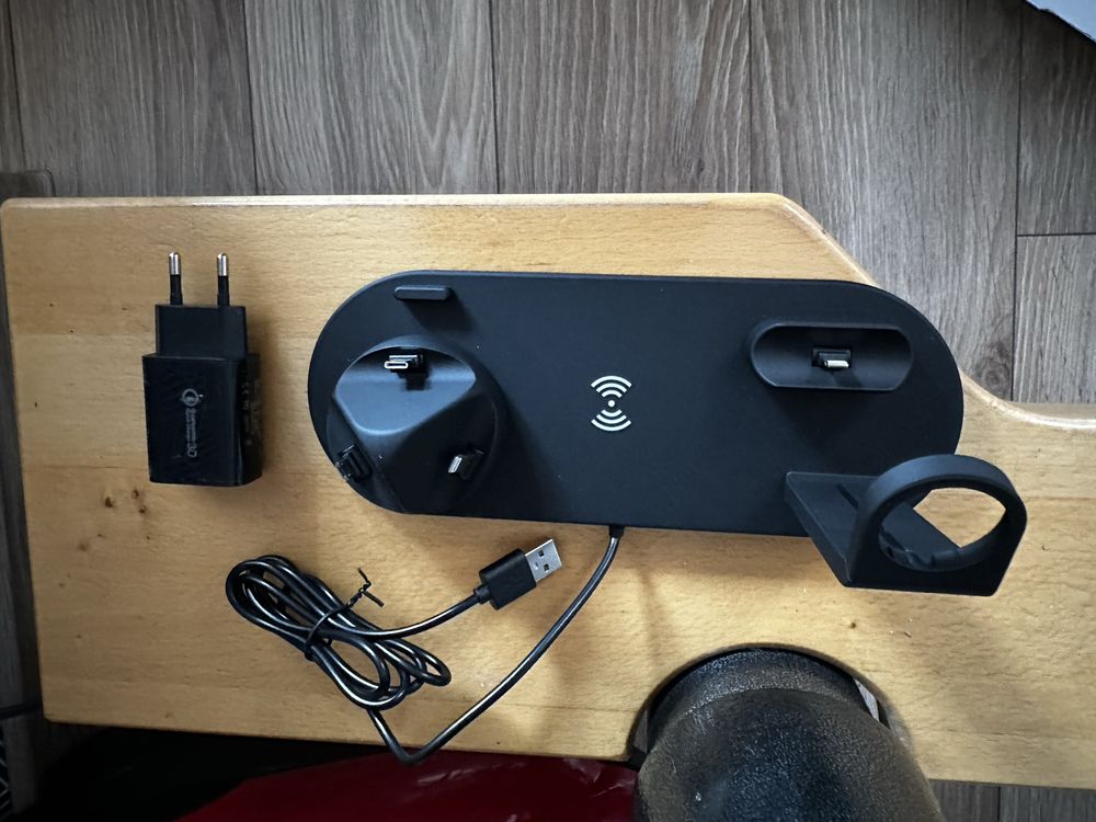 Stacja ładujaca do smartfonów  multi-function charging stand